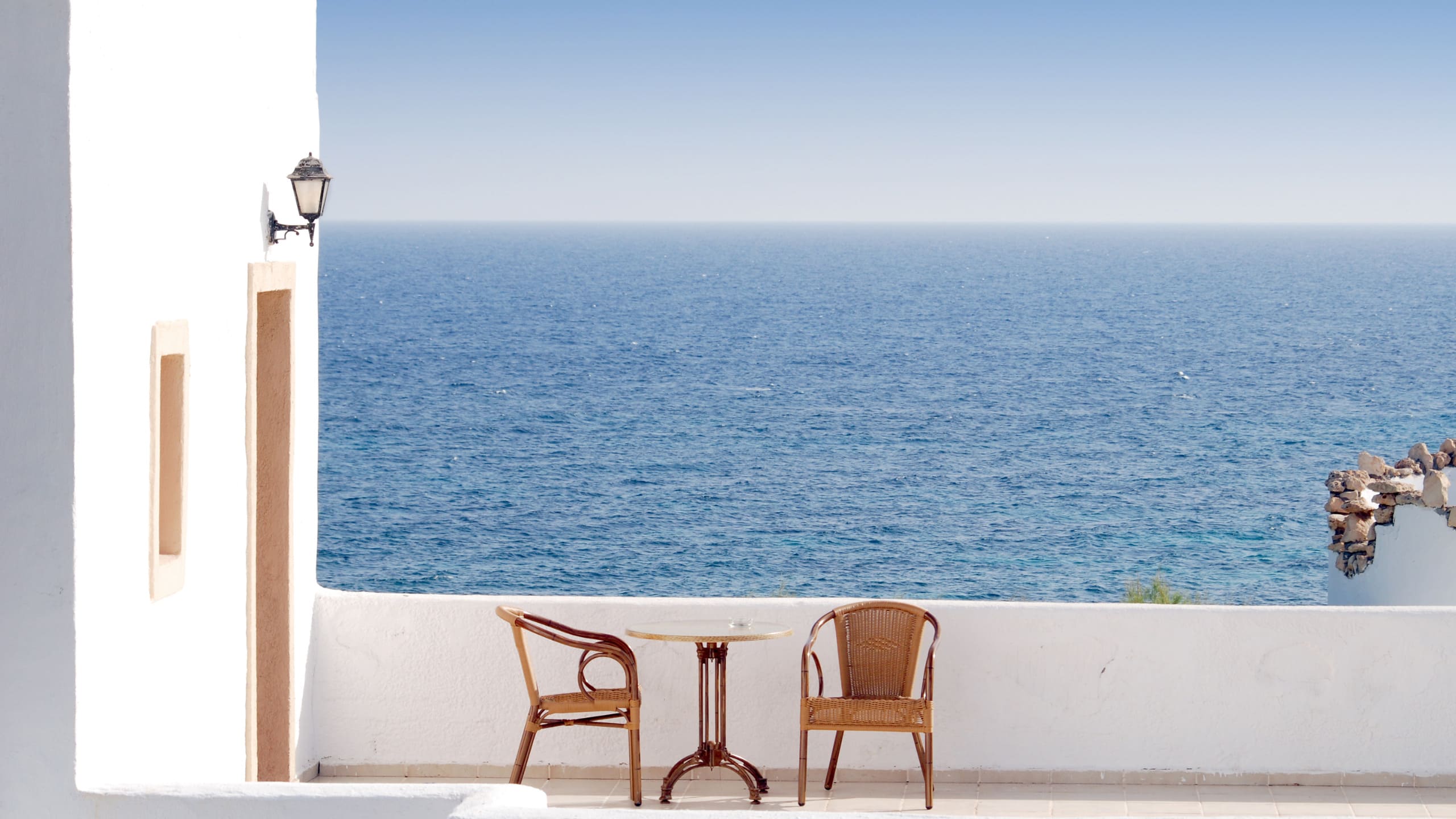 Notre histoire à La Canée : terrasse avec vue sur la mer